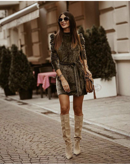 Robe en Velours Doré à Manches Bouffantes – Élégance Automne/Hiver