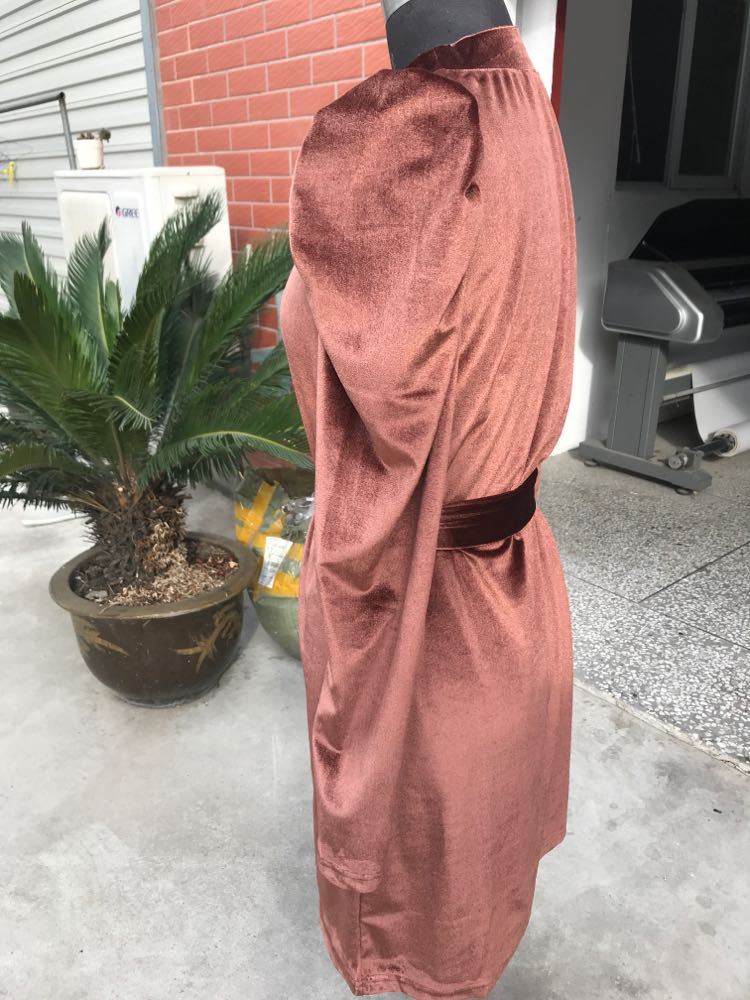 Robe en Velours Doré à Manches Bouffantes – Élégance Automne/Hiver