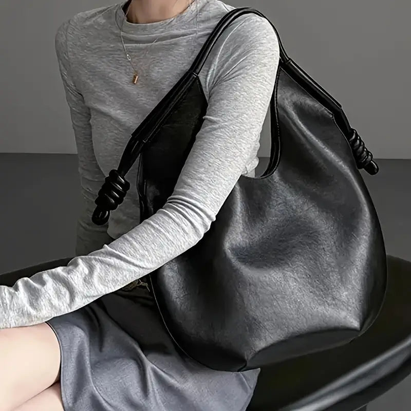 Clara is an elegant and spacious vegan leather tote bag.