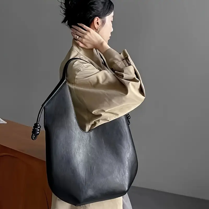Clara is an elegant and spacious vegan leather tote bag.
