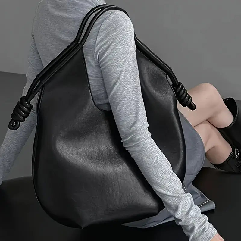 Clara is an elegant and spacious vegan leather tote bag.