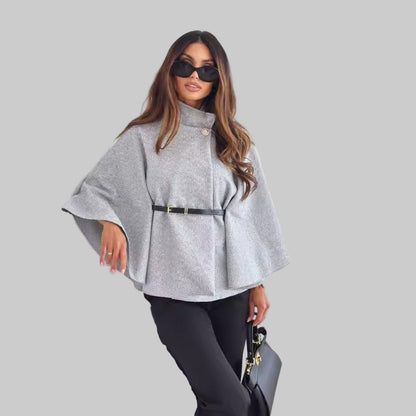 Poncho Ceinturé – L’Élégance Réinventée