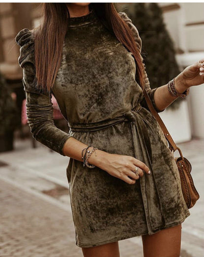 Robe en Velours Doré à Manches Bouffantes – Élégance Automne/Hiver