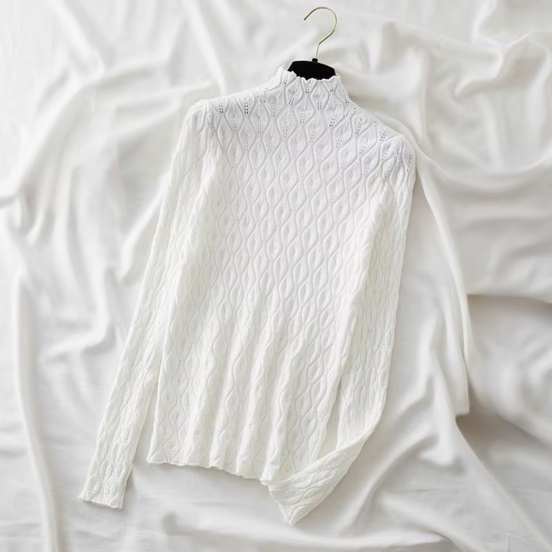Léa Elegant Cashmere Turtleneck Sweater