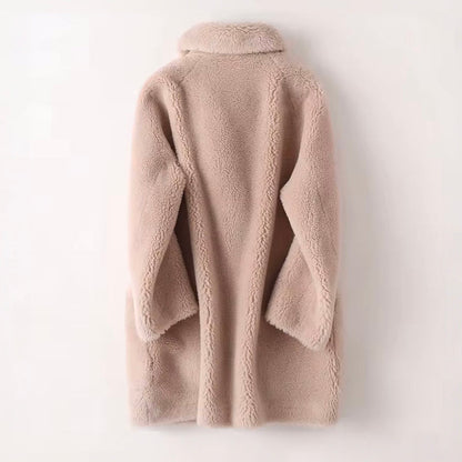 Léa's elegant shearling faux fur coat