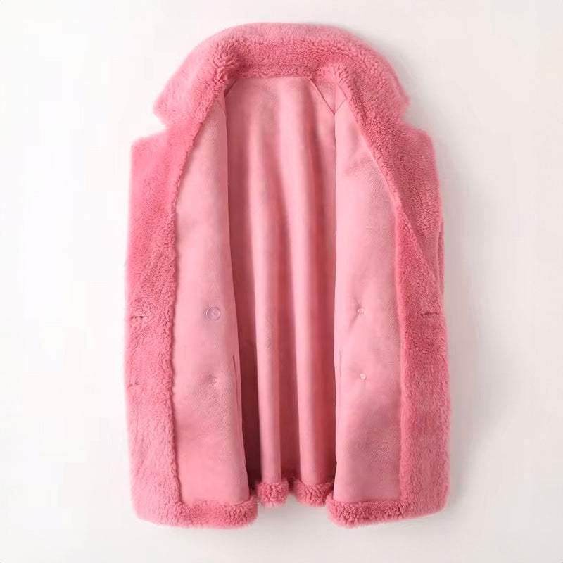 Léa's elegant shearling faux fur coat