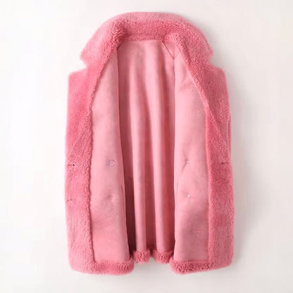 Léa's elegant shearling faux fur coat