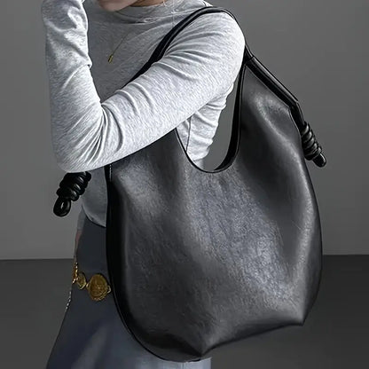 Clara is an elegant and spacious vegan leather tote bag.