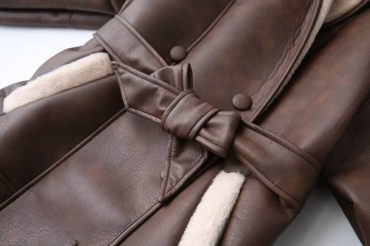 Manteau Élégance Cachemire en Cuir avec Col en Fourrure et Ceinture