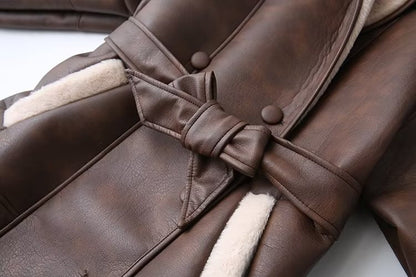 Manteau Élégance Cachemire en Cuir avec Col en Fourrure et Ceinture